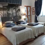 Le Chateau De Roquebere לינה וארוחת בוקר