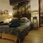 Le Chateau De Roquebere לינה וארוחת בוקר 3*
