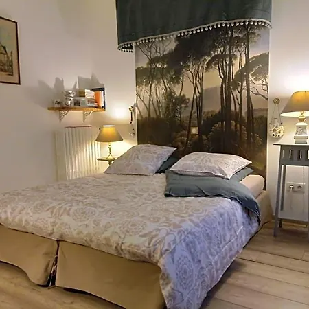 Le Chateau De Roquebere Bed & Breakfast