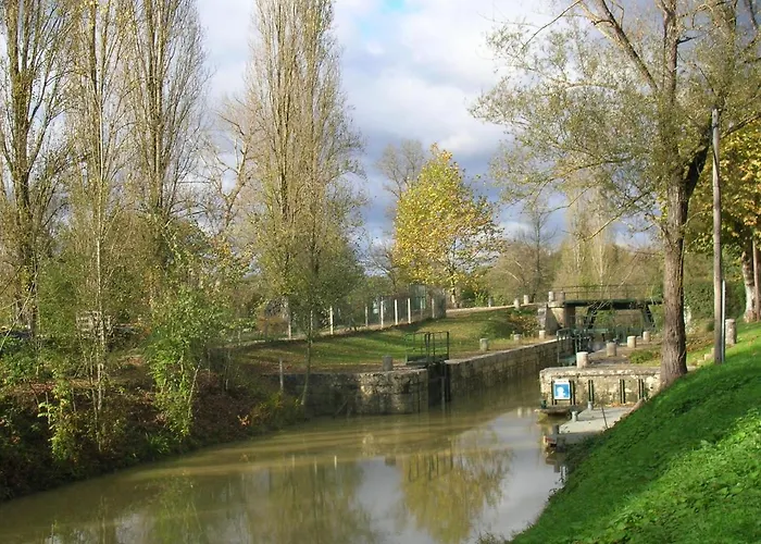 Le Chateau De Roquebere לינה וארוחת בוקר 3*