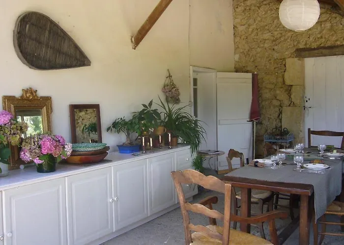 לינה וארוחת בוקר Le Chateau De Roquebere 3*